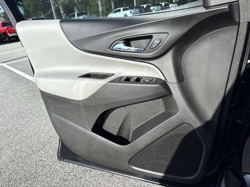 Used 2019 Chevrolet Equinox LS FWD image 17