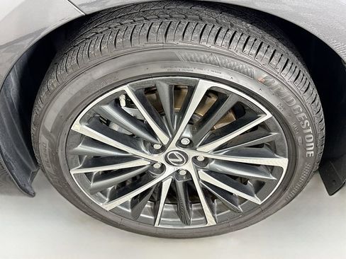 Certified 2025 Lexus ES 300h w/ Premium Package image 32