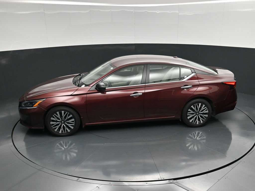 Used 2024 Nissan Altima 2.5 SV FWD image 39