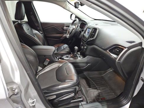 Used 2019 Jeep Cherokee Latitude Plus w/ Comfort/Convenience Group image 15