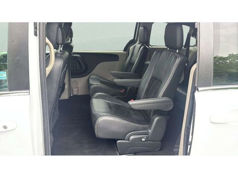 Used 2017 Dodge Grand Caravan SXT FWD image 12