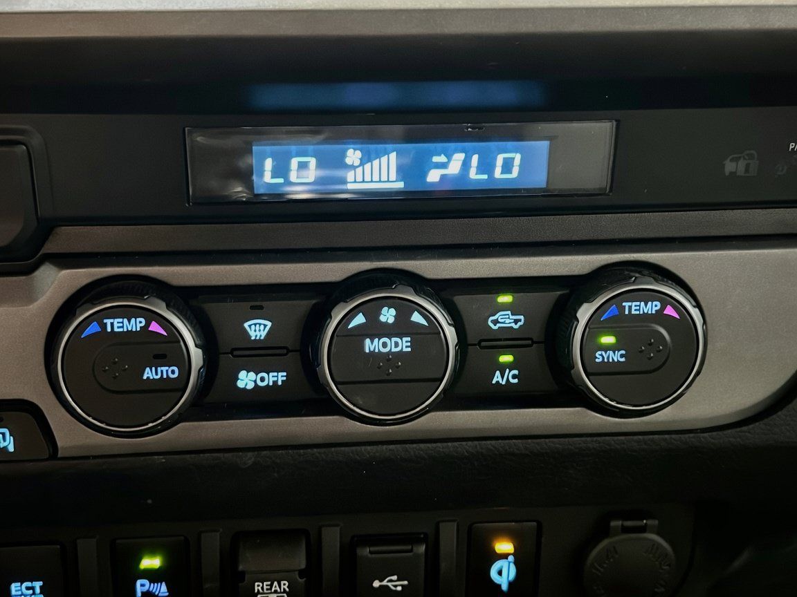 Used 2022 Toyota Tacoma TRD Off-Road w/ Technology Package AWD/4WD image 11