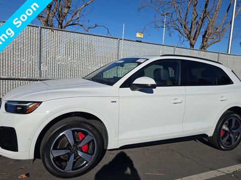Used 2024 Audi Q5 2.0T Prestige w/ Prestige Package image 3