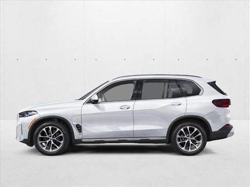 New 2027 BMW X5 xDrive40i w/ M Sport Package AWD/4WD image 3