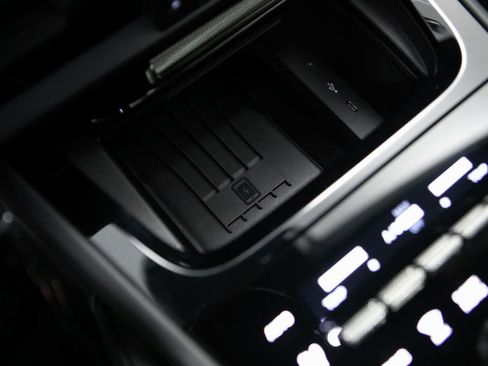 Certified 2025 Porsche Cayenne Turbo image 23