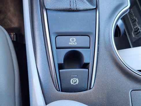 Used 2021 Toyota Camry SE w/ Cold Weather Package image 22