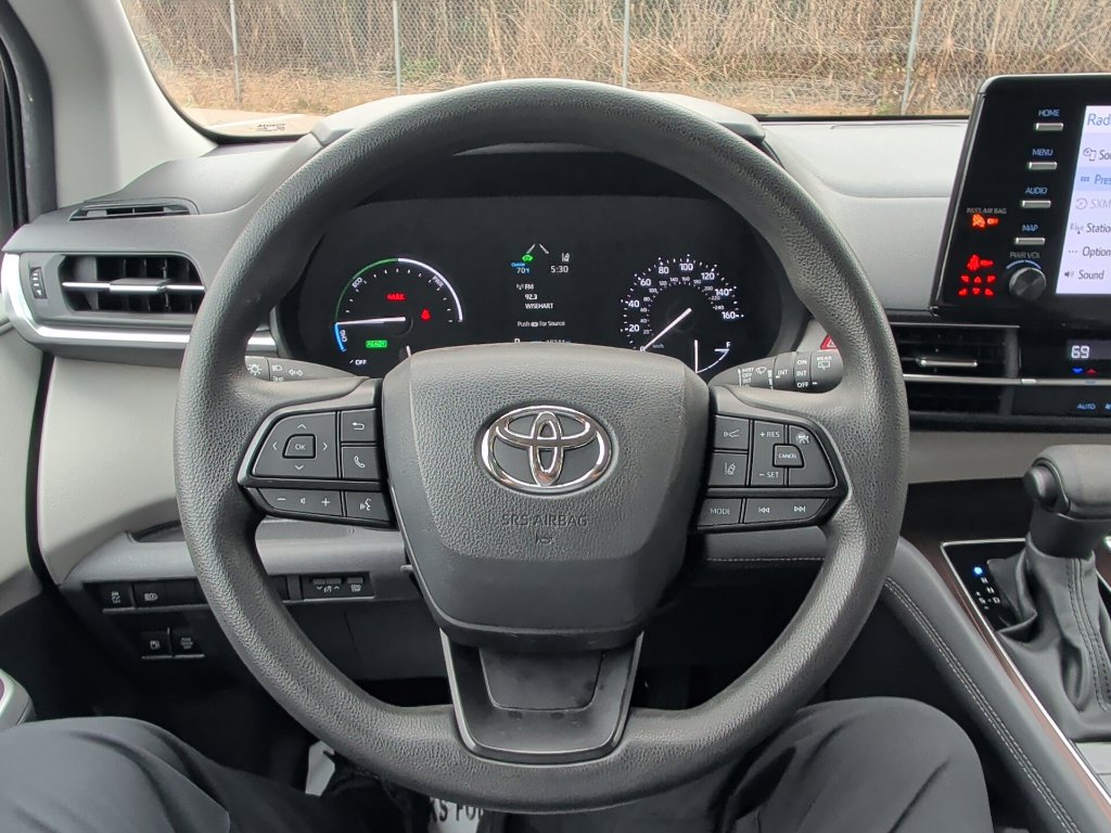 Certified 2024 Toyota Sienna LE AWD/4WD image 16