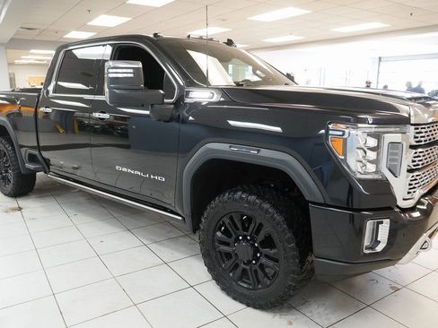 Used 2022 GMC Sierra 2500 Denali w/ Denali Black Diamond Edition image 18