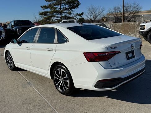 Used 2024 Volkswagen Jetta Sport image 10