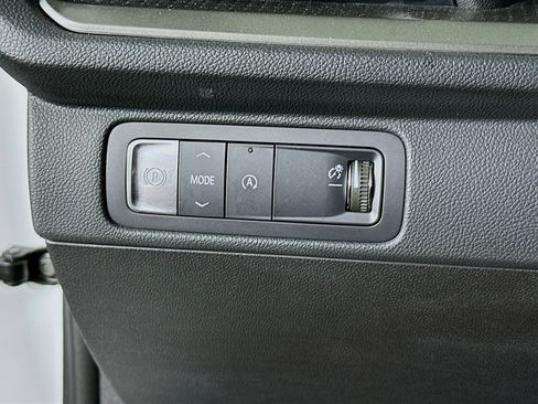 Used 2025 Chevrolet Traverse LT FWD image 17