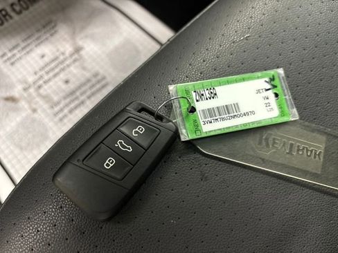 Used 2022 Volkswagen Jetta SE image 28