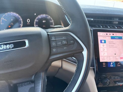 Used 2024 Jeep Grand Cherokee Limited image 24