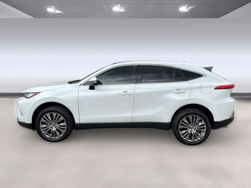 Used 2024 Toyota Venza Limited AWD/4WD image 2