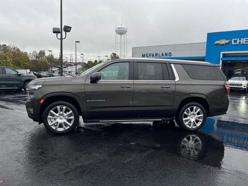 Used 2021 Chevrolet Suburban High Country image 2