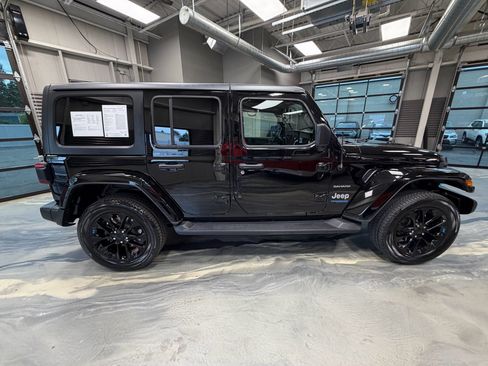 Used 2022 Jeep Wrangler Unlimited Sahara w/ Cold Weather Group AWD/4WD image 29