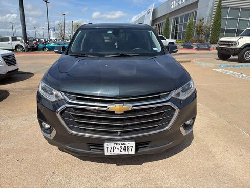 Used 2021 Chevrolet Traverse LT w/ LT Premium Package FWD image 2