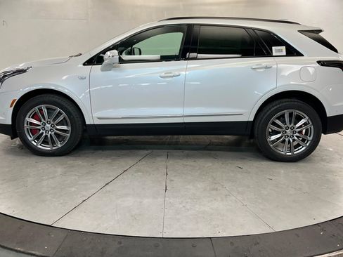 New 2026 Cadillac XT5 Sportv w/ LPO, Floor Liner Package AWD/4WD image 2