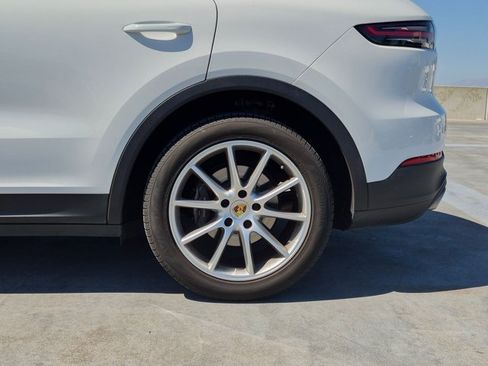 Used 2021 Porsche Cayenne AWD/4WD image 23