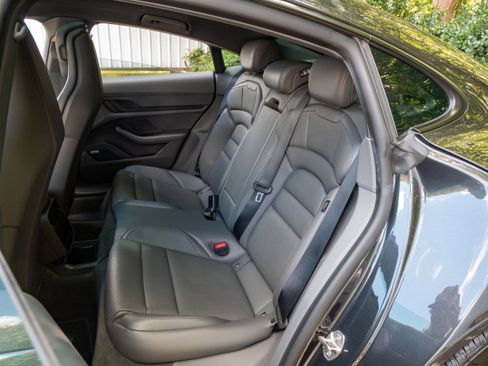 Used 2022 Porsche Taycan image 36