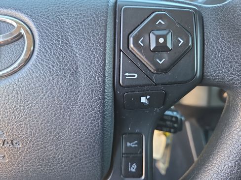 Used 2020 Toyota Tacoma SR image 27