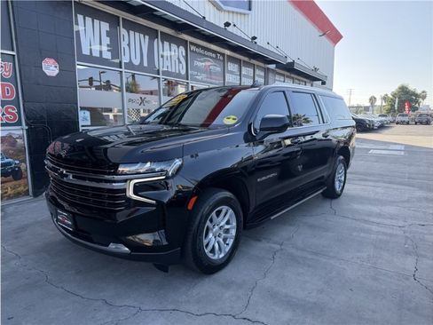Used 2021 Chevrolet Suburban LT RWD image 3