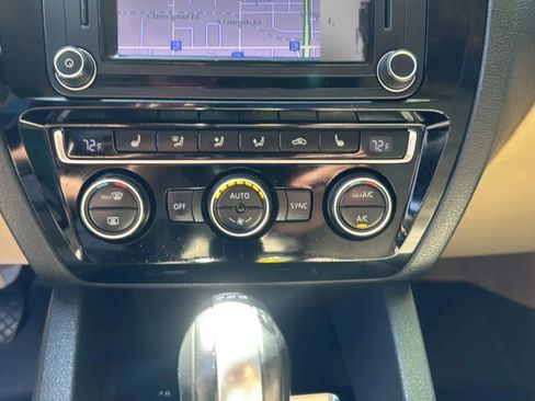 Used 2016 Volkswagen Jetta SEL Premium FWD image 30