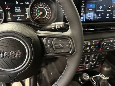 Used 2025 Jeep Gladiator Rubicon w/ Convenience Group image 27
