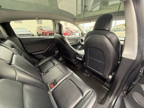 Used 2021 Tesla Model Y Long Range AWD/4WD image 11