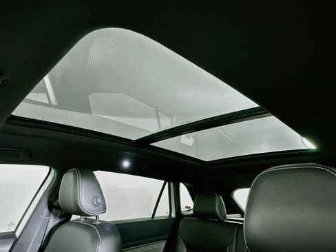 Used 2023 Volkswagen Atlas Cross Sport SE w/ Panoramic Sunroof Package FWD image 25