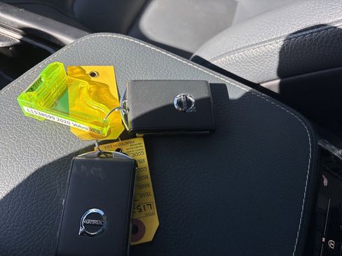 Used 2020 Volvo XC90 T6 Momentum w/ Protection Package Premier image 26