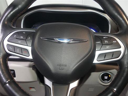 Used 2017 Chrysler Pacifica Touring-L Plus image 30