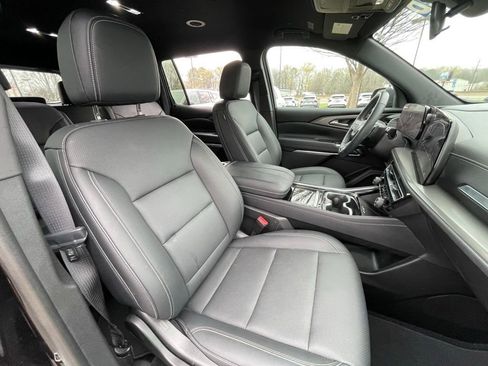 Used 2024 Chevrolet Traverse LT w/ Midnight/Sport Edition image 32