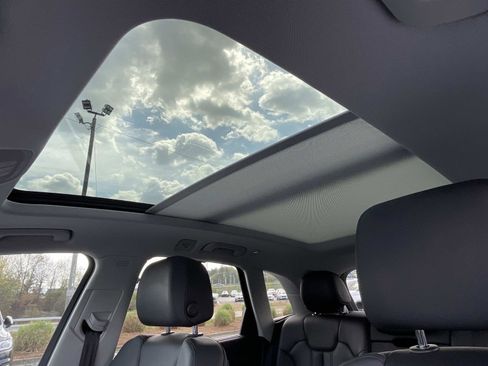 Used 2020 Audi Q5 e Prestige w/ Prestige Package image 22