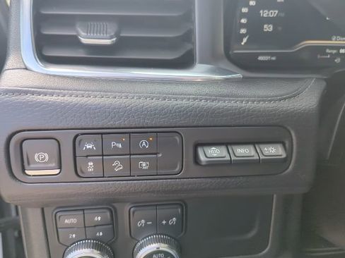 Used 2023 GMC Yukon Denali AWD/4WD image 22