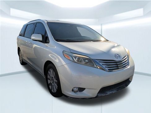 Used 2016 Toyota Sienna Limited Premium image 3