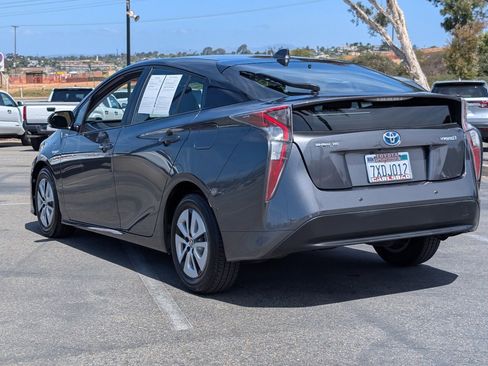 Used 2017 Toyota Prius Four w/ Premium Convenience Package FWD image 12