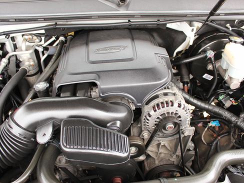 Used 2012 Chevrolet Suburban LTZ image 40