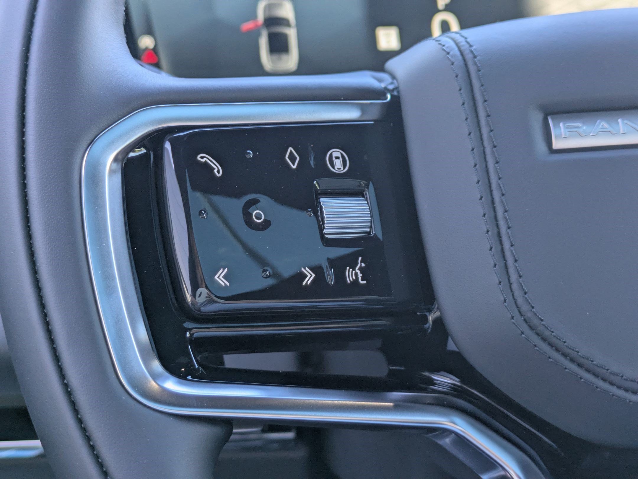 New 2026 Land Rover Range Rover Sport SE AWD/4WD image 17