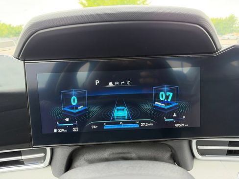 Used 2024 Hyundai Elantra Limited FWD image 21