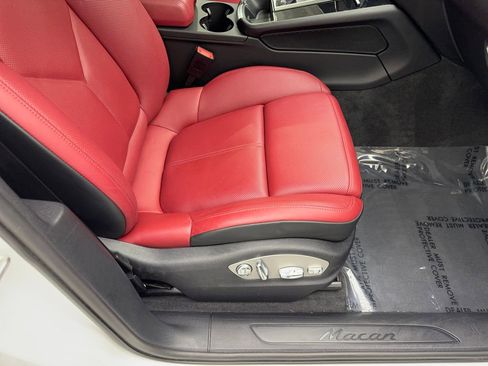 Used 2022 Porsche Macan image 43