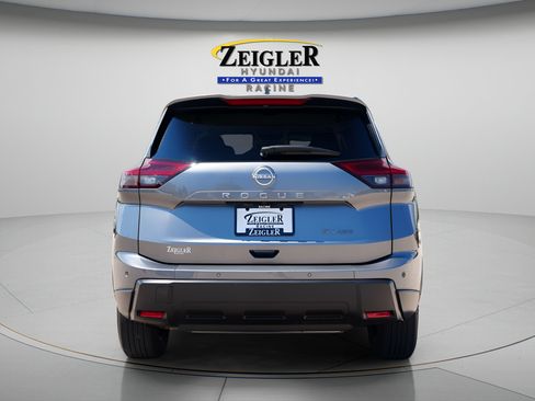 Used 2024 Nissan Rogue SV AWD/4WD image 6