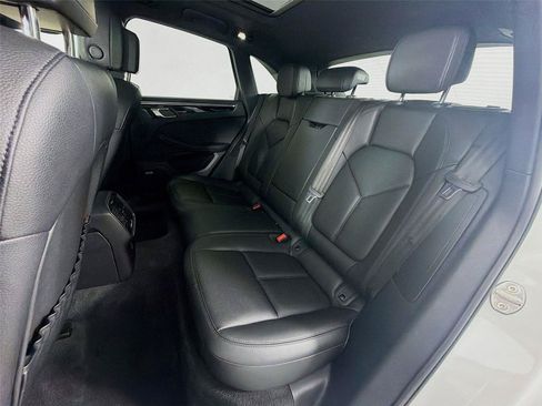 Used 2022 Porsche Macan AWD/4WD image 20