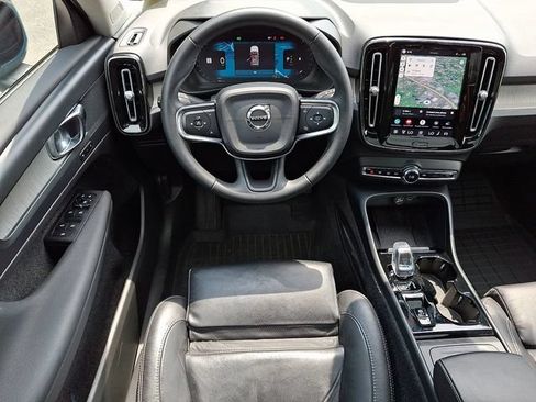 Used 2023 Volvo XC40 B5 Plus w/ Climate Package AWD/4WD image 12