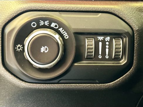 Used 2021 Jeep Wrangler Unlimited Rubicon AWD/4WD image 12