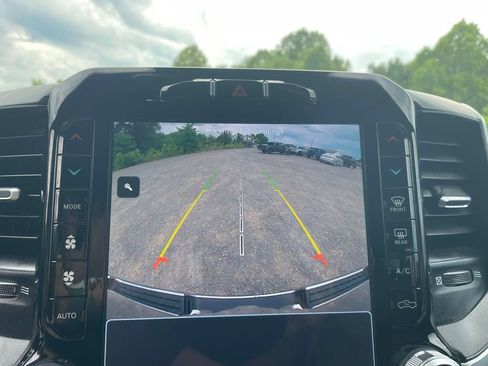 Used 2023 RAM 1500 Laramie AWD/4WD image 6