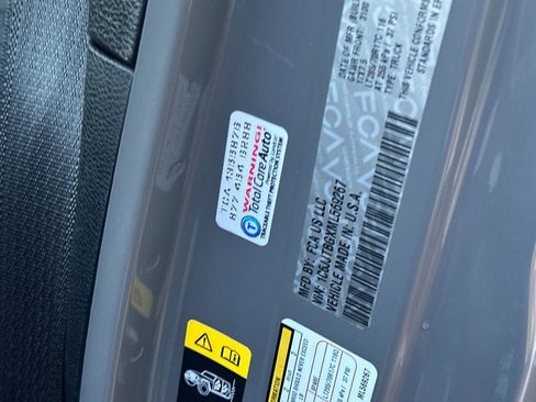 Used 2021 Jeep Gladiator Rubicon w/ Cold Weather Group image 25