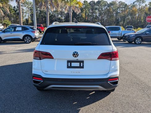 Used 2024 Volkswagen Taos SE w/ MDO Package image 5