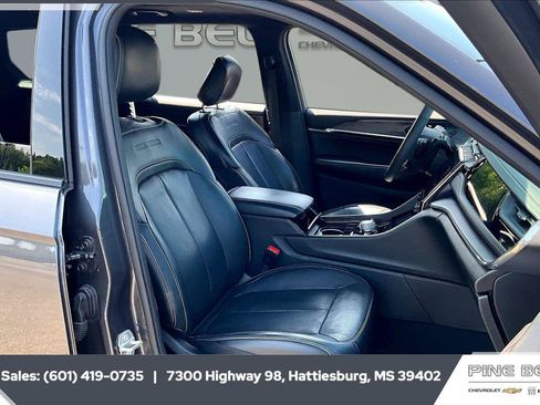 Used 2023 Jeep Grand Cherokee L Overland AWD/4WD image 6