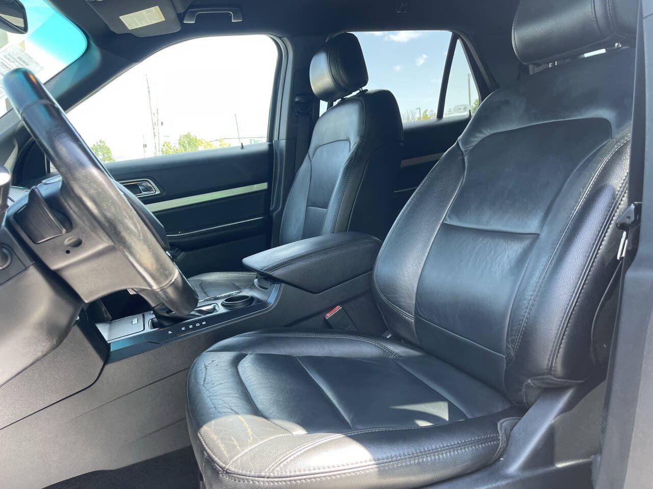 Used 2017 Ford Explorer XLT w/ Equipment Group 202A FWD image 11