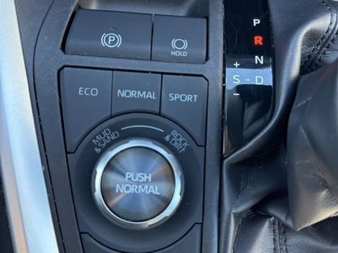 Used 2019 Toyota RAV4 Limited image 8